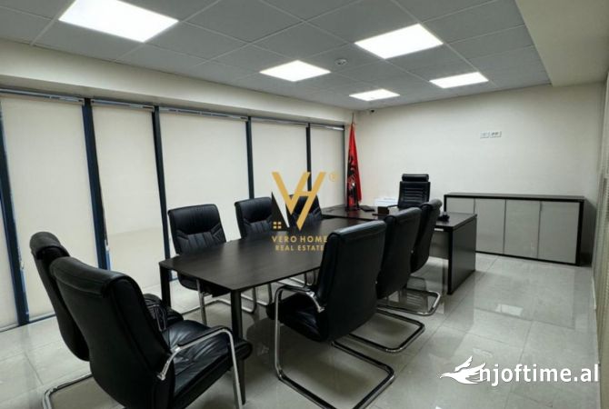 Ambient biznesi me qera 3+1 ne Tirane - 2,000 Euro