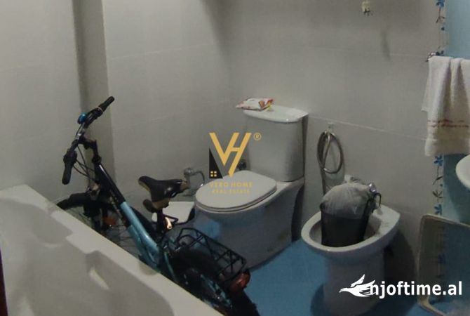 Shtepi ne shitje Apartament ne Tirane, 2+1, Mobilimi E mobiluar, Pagesa 195,000  Euro.