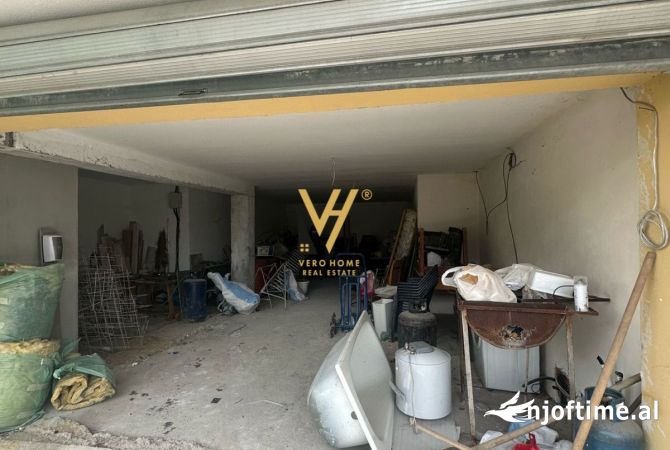 Ambient biznesi me qera 4+1 ne Tirane - 40,000 Leke