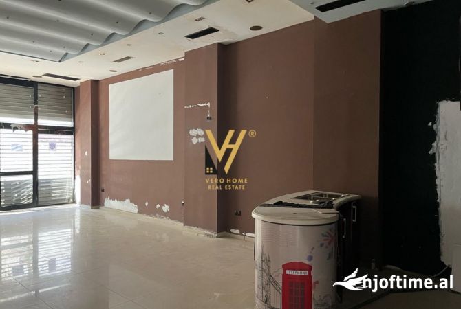 JEPET DYQAN 100 M2 ME QERA TE KOLOSEO PRAN  RRUGES E DURRESIT 80.000 LEKE