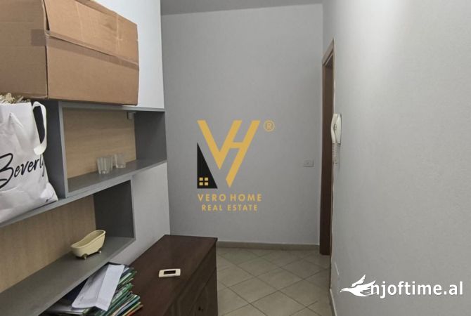 JEPET ZYRE 130 M2 ME QERA TE KOMUNA E PARISIT 1.200 EURO