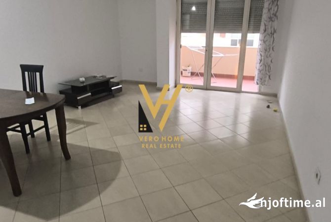 Ambient biznesi me qera 3+1 ne Tirane - 1,200 Euro