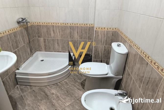 JEPET ZYRE 130 M2 ME QERA TE KOMUNA E PARISIT 1.200 EURO