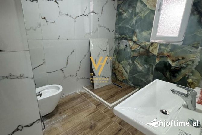 Shtepi ne shitje Apartament ne Tirane, 1+1, Mobilimi Bosh, pa mobiluar, Pagesa 103,000  Euro.