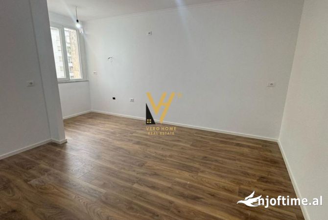 Shtepi ne shitje Apartament ne Tirane, 2+1, Mobilimi Bosh, pa mobiluar, Pagesa 130,000  Euro.