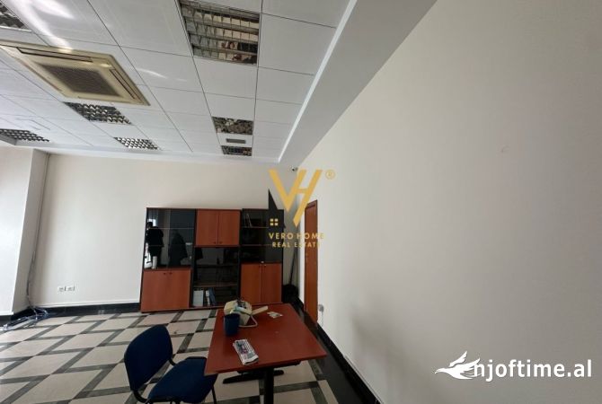 Ambient biznesi me qera 3+1 ne Tirane - 600 Euro