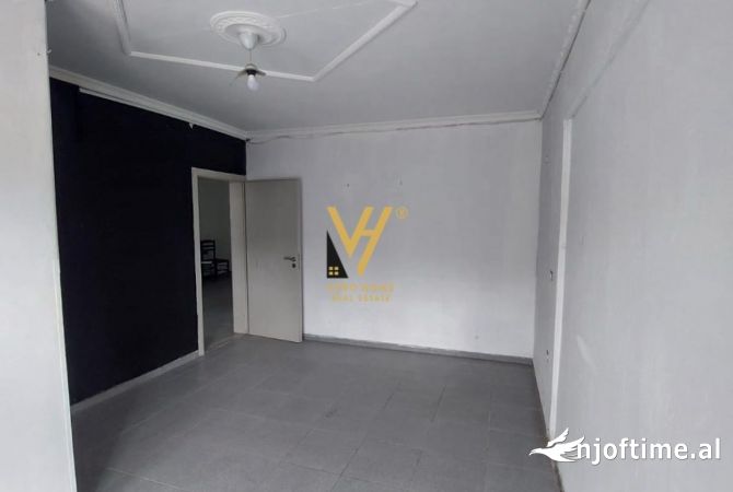 Ambient biznesi me qera 1+1 ne Tirane - 70,000 Leke