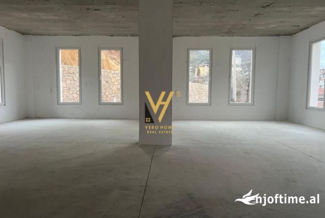Shtepi me qera 6+1 ne Tirane - 4,500 Euro