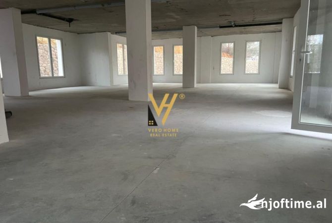 Shtepi me qera Shtepi Private ne Tirane, 6+1, Mobilimi Bosh, pa mobiluar, Pagesa 4,500  Euro.