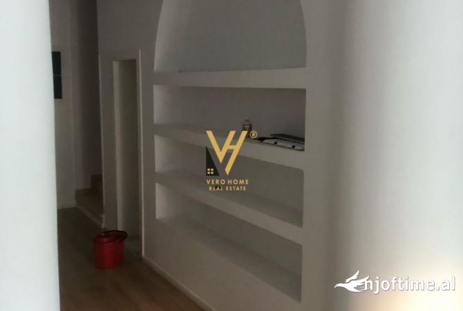 Shtepi me qera 7+1 ne Tirane - 2,000 Euro