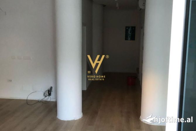 Shtepi me qera Shtepi Private ne Tirane, 7+1, Mobilimi Bosh, pa mobiluar, Pagesa 2,000  Euro.