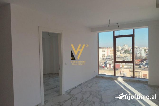 JEPET AMBIENT 70 M2 ME QERA TE RRUGA E KAVAJES 1.250 EURO