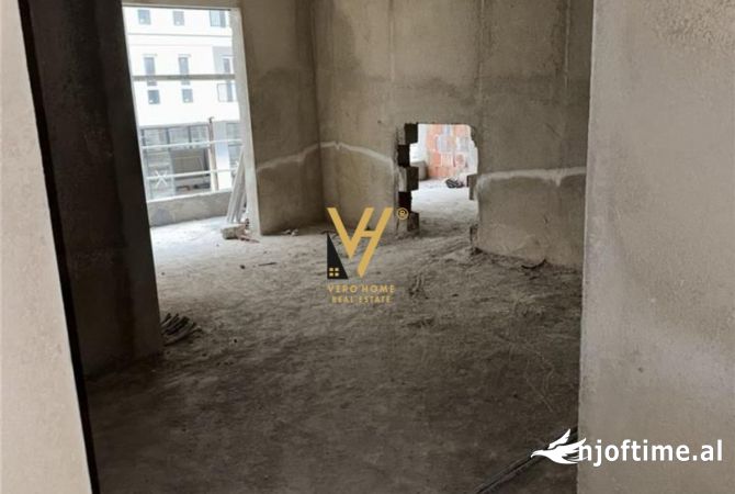 Shtepi ne shitje Apartament ne Tirane, 2+1, Mobilimi Bosh, pa mobiluar, Pagesa 103,000  Euro.