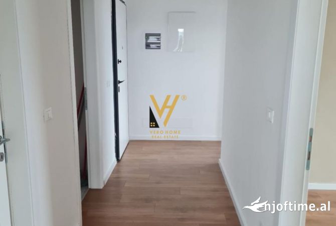 Ambient biznesi me qera 3+1 ne Tirane - 1,600 Euro