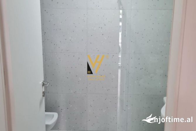 Ambient biznesi me qera 3+1 ne Tirane - 1,600 Euro