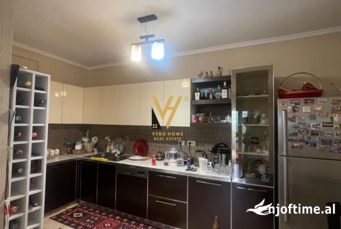 Shtepi me qera Apartament ne Tirane, 3+1, Mobilimi E mobiluar, Pagesa 1,000  Euro.