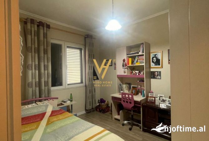 Shtepi me qera Apartament ne Tirane, 3+1, Mobilimi E mobiluar, Pagesa 1,000  Euro.