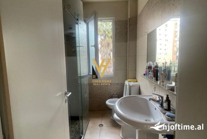 Shtepi me qera Apartament ne Tirane, 3+1, Mobilimi E mobiluar, Pagesa 1,000  Euro.