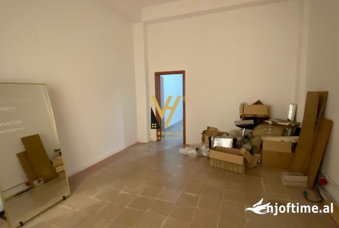 Ambient biznesi me qera 4+1 ne Tirane - 1,400 Euro
