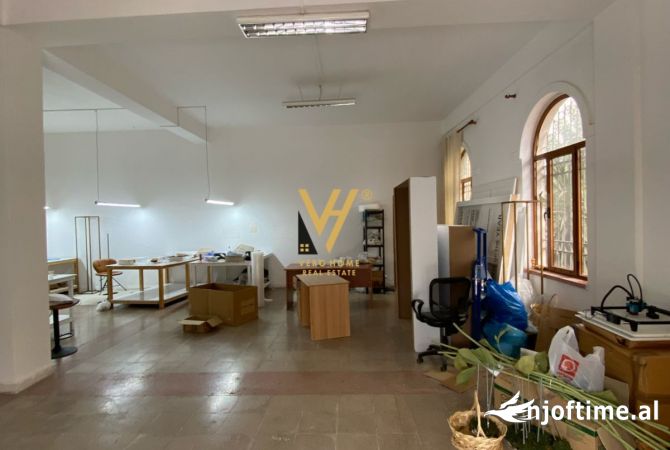 Ambient biznesi me qera 4+1 ne Tirane - 1,400 Euro