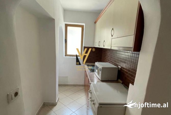 Shtepi ne shitje Apartament ne Tirane, 1+1, Mobilimi Bosh, pa mobiluar, Pagesa 95,000  Euro.