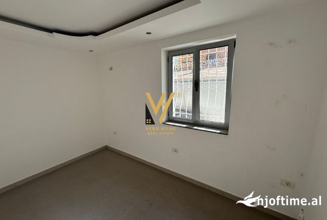 JEPET ZYRE 100 M2 ME QERA TE MINE PEZA 80.000 LEKE