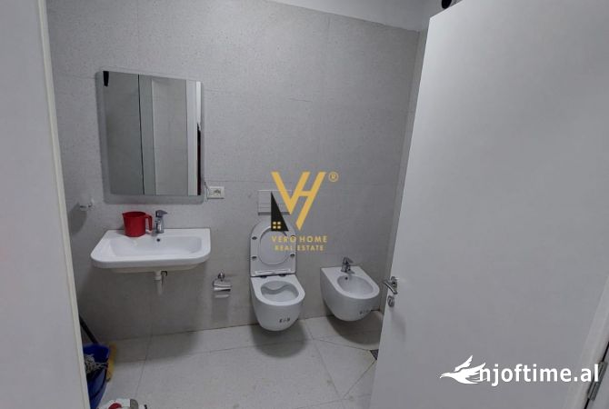 Shtepi me qera Apartament ne Tirane, 2+1, Mobilimi Bosh, pa mobiluar, Pagesa 80,000  Leke.