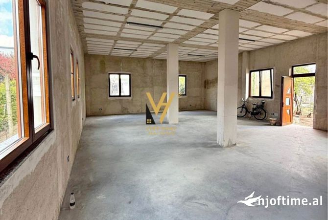 Ambient biznesi me qera 4+1 ne Tirane - 650 Euro