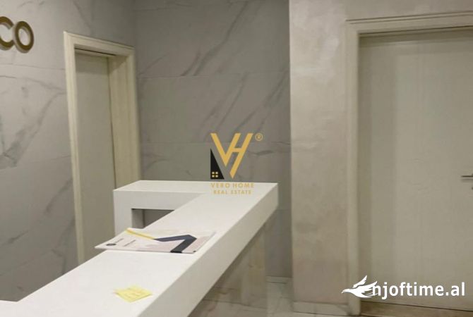 JEPET AMBIENT KOMERCIAL 364M2 ME QERA TE KTHESA KAMZES 2.800 EURO