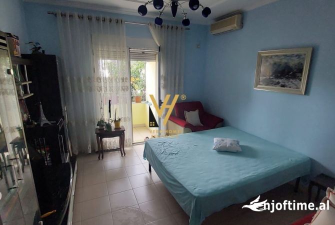 Shtepi ne shitje Apartament ne Tirane, 3+1, Mobilimi E mobiluar, Pagesa 175,000  Euro.