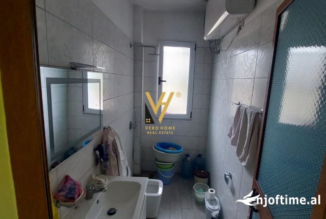 Shtepi ne shitje Apartament ne Tirane, 3+1, Mobilimi E mobiluar, Pagesa 175,000  Euro.