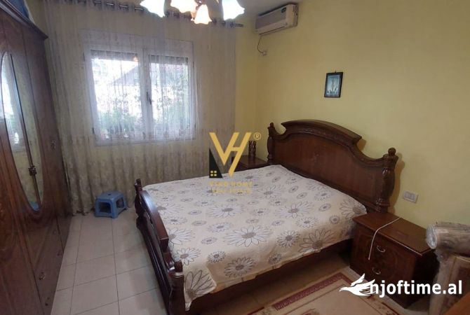 Shtepi ne shitje Apartament ne Tirane, 3+1, Mobilimi E mobiluar, Pagesa 175,000  Euro.