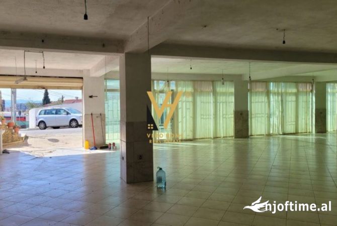 Ambient biznesi me qera 3+1 ne Tirane - 1,600 Euro