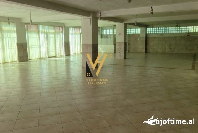 Ambient biznesi me qera 3+1 ne Tirane - 1,600 Euro