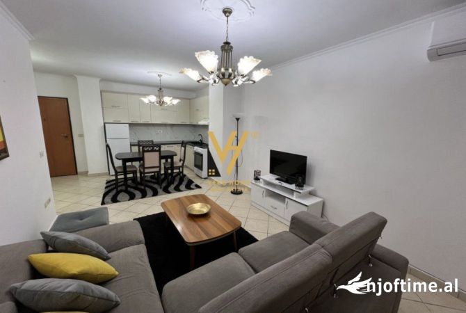 Shtepi me qera 2+1 ne Tirane - 680 Euro