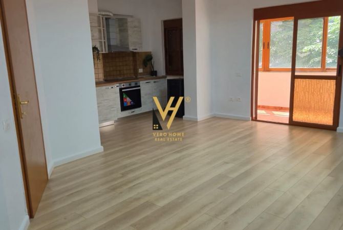 Ambient biznesi me qera 3+1 ne Tirane - 900 Euro