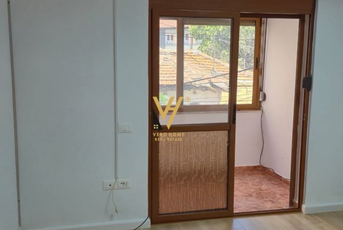 Ambient biznesi me qera 3+1 ne Tirane - 900 Euro