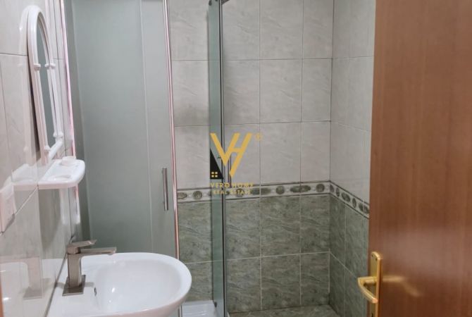 JEPET ZYRE 110M2 ME QERA TEK RRUGA E BOGDANEVE 900 EURO