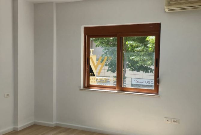 JEPET ZYRE 110M2 ME QERA TEK RRUGA E BOGDANEVE 900 EURO