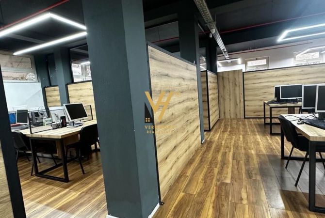 JEPET ZYRE 300 M2 ME QERA TE RRUGA E KAVAJES 2.500 EURO