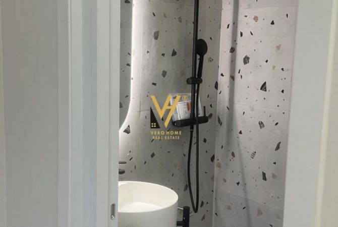 JEPET ZYRE 127 M2 ME QERA TE RRUGA E KOSOVAREVE 1.500 EURO