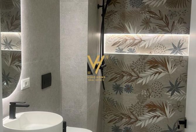 JEPET ZYRE 127 M2 ME QERA TE RRUGA E KOSOVAREVE 1.500 EURO