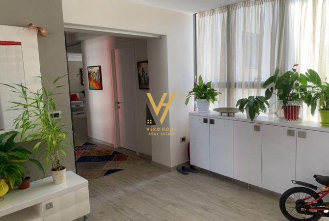 Shtepi me qera Apartament ne Tirane, 3+1, Mobilimi E mobiluar, Pagesa 3,000  Euro.