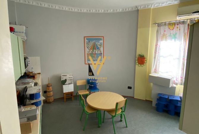 Shtepi me qera Shtepi Private ne Tirane, 5+1, Mobilimi Pjeserisht e mobiluar, Pagesa 5,000  Euro.