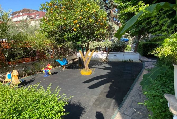 Shtepi me qera Shtepi Private ne Tirane, 5+1, Mobilimi Pjeserisht e mobiluar, Pagesa 5,000  Euro.