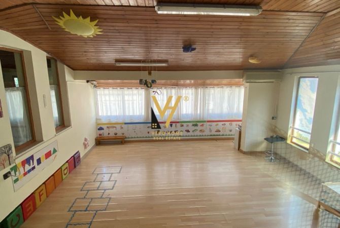 Shtepi me qera Shtepi Private ne Tirane, 5+1, Mobilimi Pjeserisht e mobiluar, Pagesa 5,000  Euro.