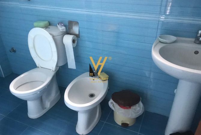 Shtepi me qera Shtepi Private ne Tirane, 6+1, Mobilimi E mobiluar, Pagesa 1,500  Euro.