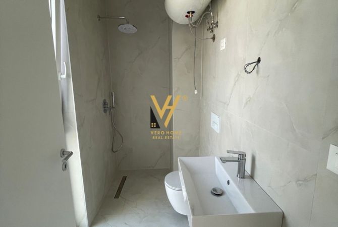 Shtepi me qera Vila Luksoze ne Tirane, 4+1, Mobilimi Bosh, pa mobiluar, Pagesa 1,200  Euro.