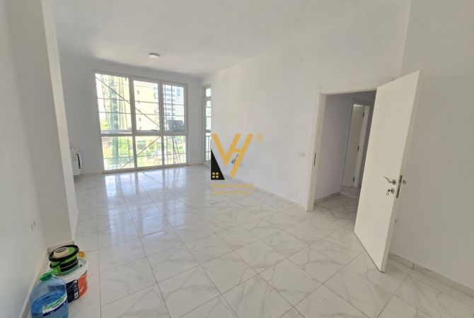 Ambient biznesi me qera 3+1 ne Tirane - 1,000 Euro