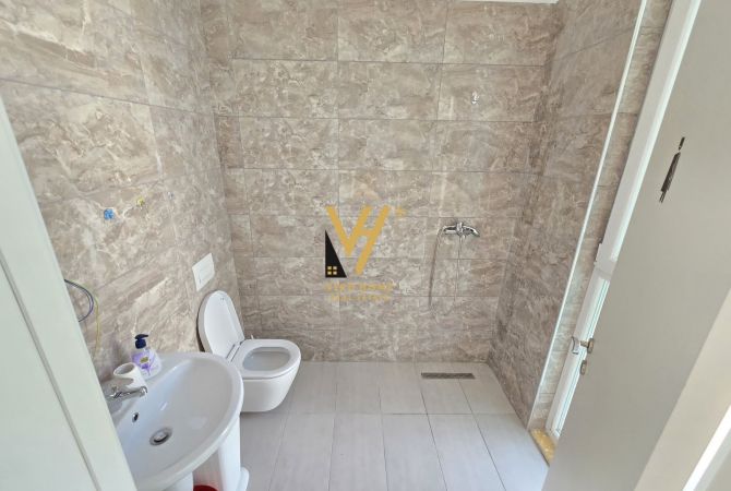 Ambient biznesi me qera 3+1 ne Tirane - 1,000 Euro